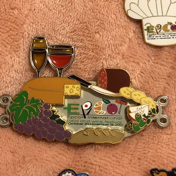 Disney Pin Set✨ - Picture 4 of 10